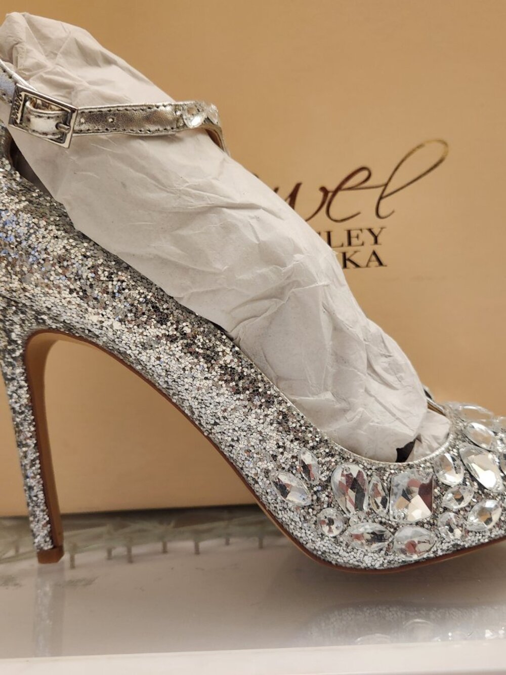 Jewel Badgley Mischka "Conroy" Silver Glitter Embellished Heeled Sandals. NIB.